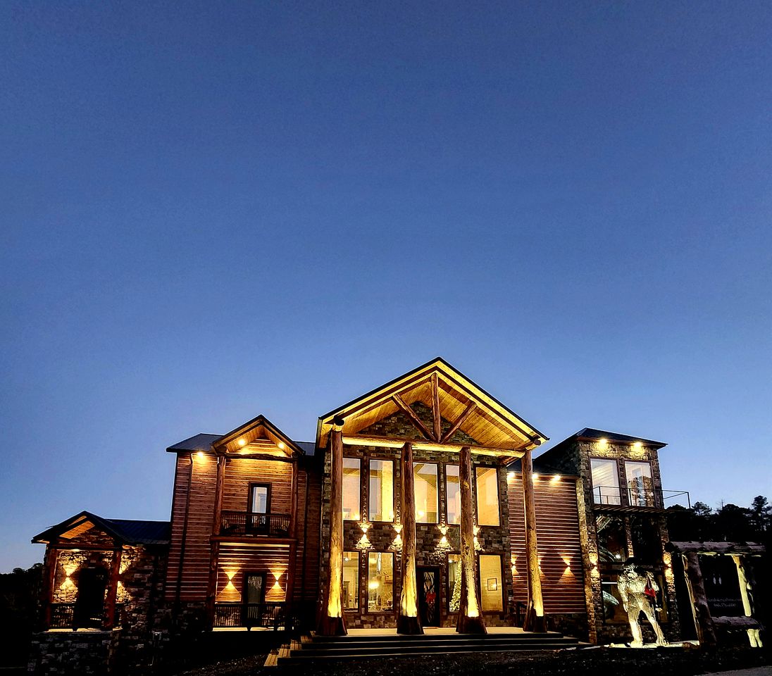 Outstanding Cabin up to 50 People with Bowling, Private Cinema and Fantastic Sightd in Broken Bow, Oklahoma