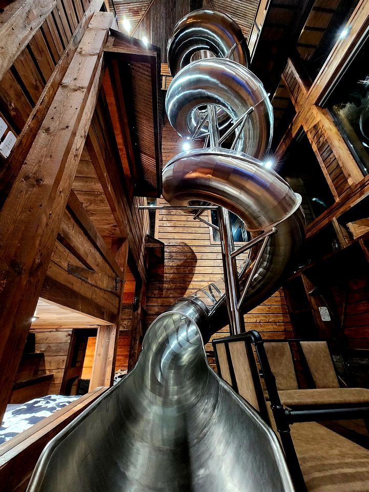 Outstanding Cabin up to 50 People with Bowling, Private Cinema and Fantastic Sightd in Broken Bow, Oklahoma