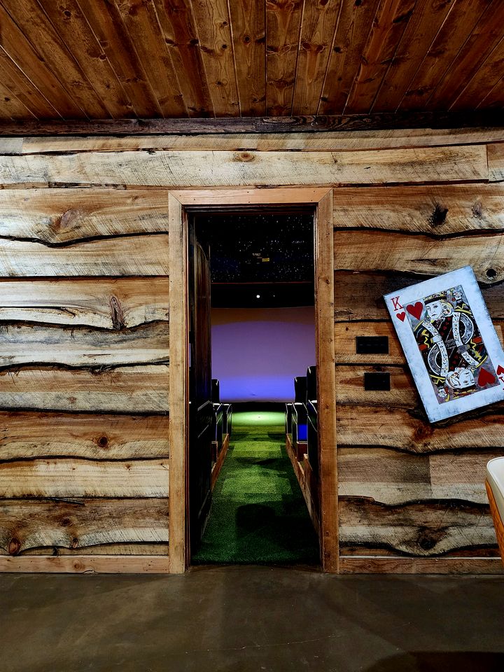 Outstanding Cabin up to 50 People with Bowling, Private Cinema and Fantastic Sightd in Broken Bow, Oklahoma