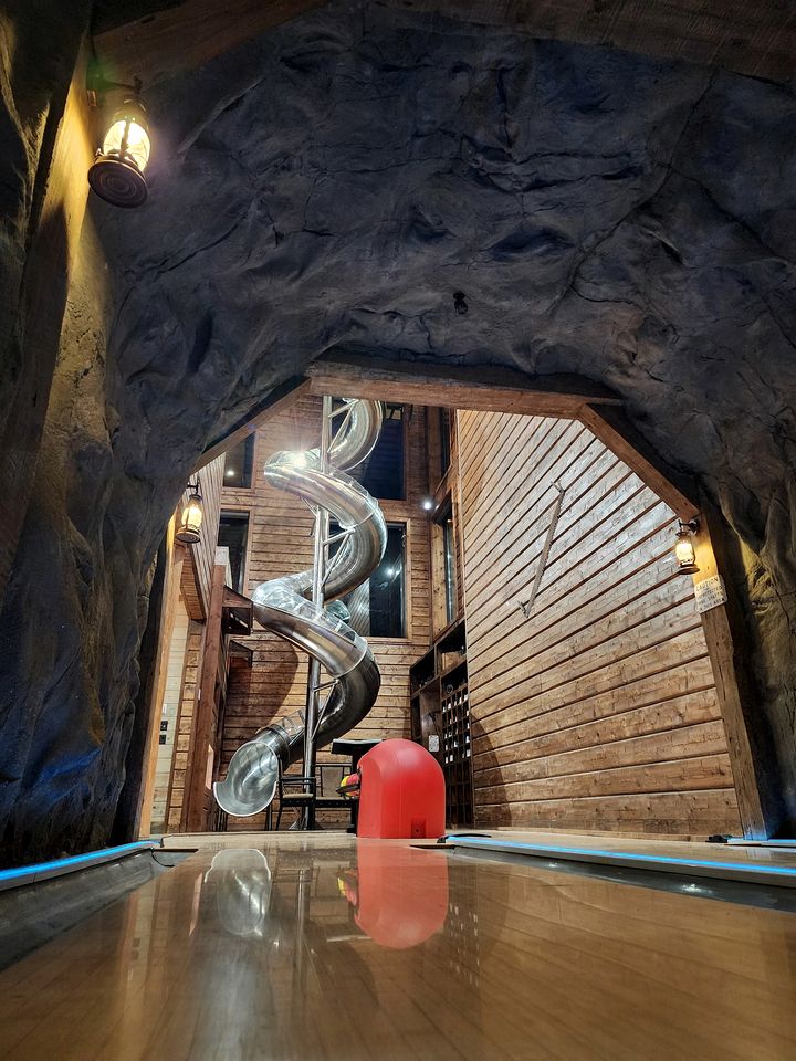 Outstanding Cabin up to 50 People with Bowling, Private Cinema and Fantastic Sightd in Broken Bow, Oklahoma