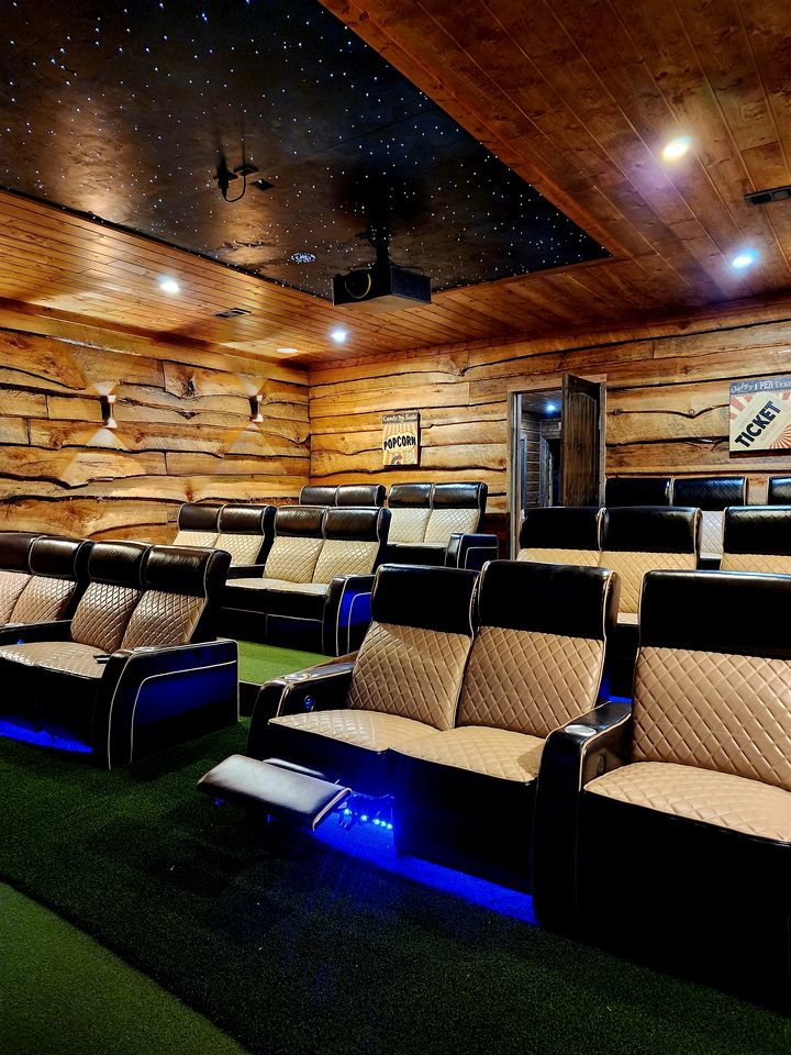 Outstanding Cabin up to 50 People with Bowling, Private Cinema and Fantastic Sightd in Broken Bow, Oklahoma