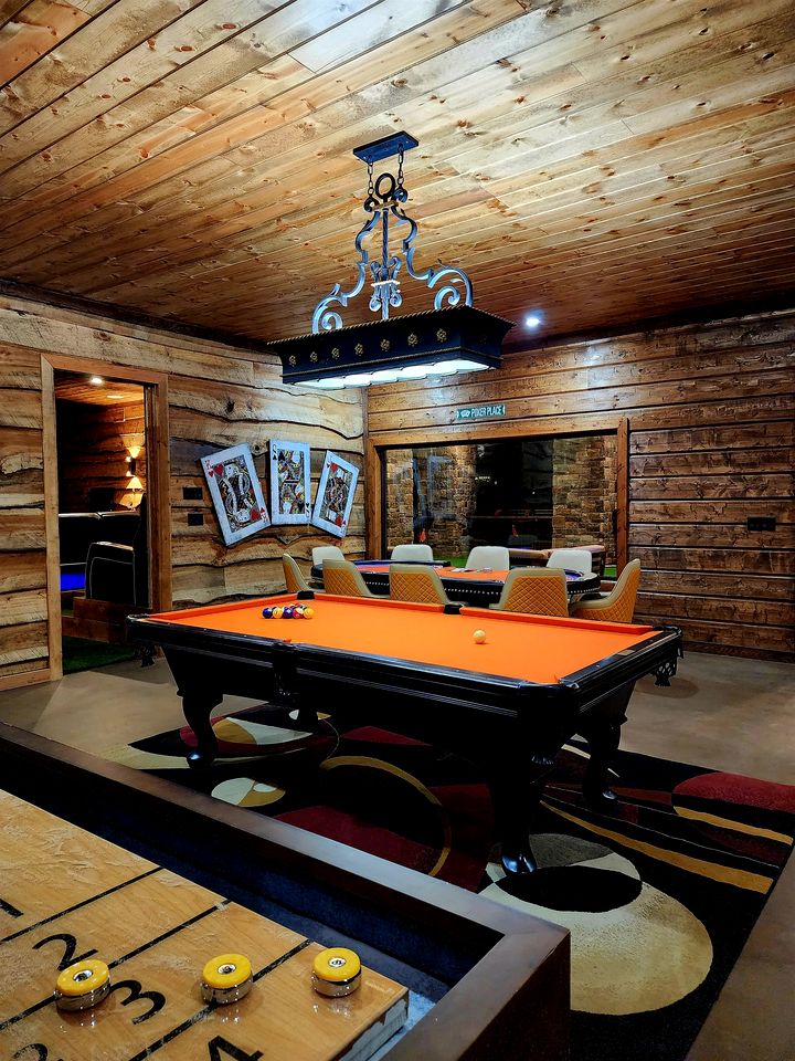 Outstanding Cabin up to 50 People with Bowling, Private Cinema and Fantastic Sightd in Broken Bow, Oklahoma