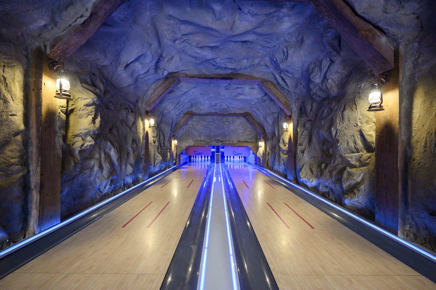 Outstanding Cabin up to 50 People with Bowling, Private Cinema and Fantastic Sightd in Broken Bow, Oklahoma