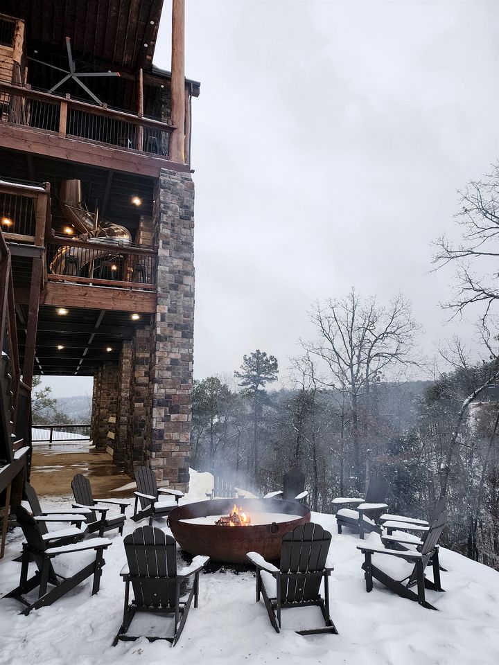 Outstanding Cabin up to 50 People with Bowling, Private Cinema and Fantastic Sightd in Broken Bow, Oklahoma