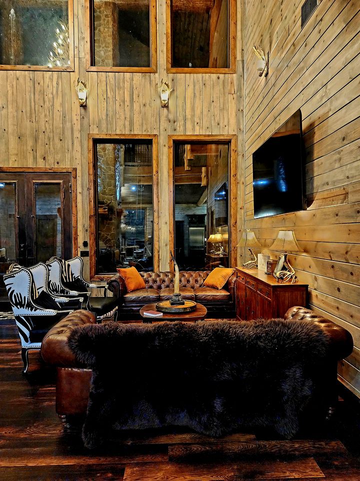 Outstanding Cabin up to 50 People with Bowling, Private Cinema and Fantastic Sightd in Broken Bow, Oklahoma