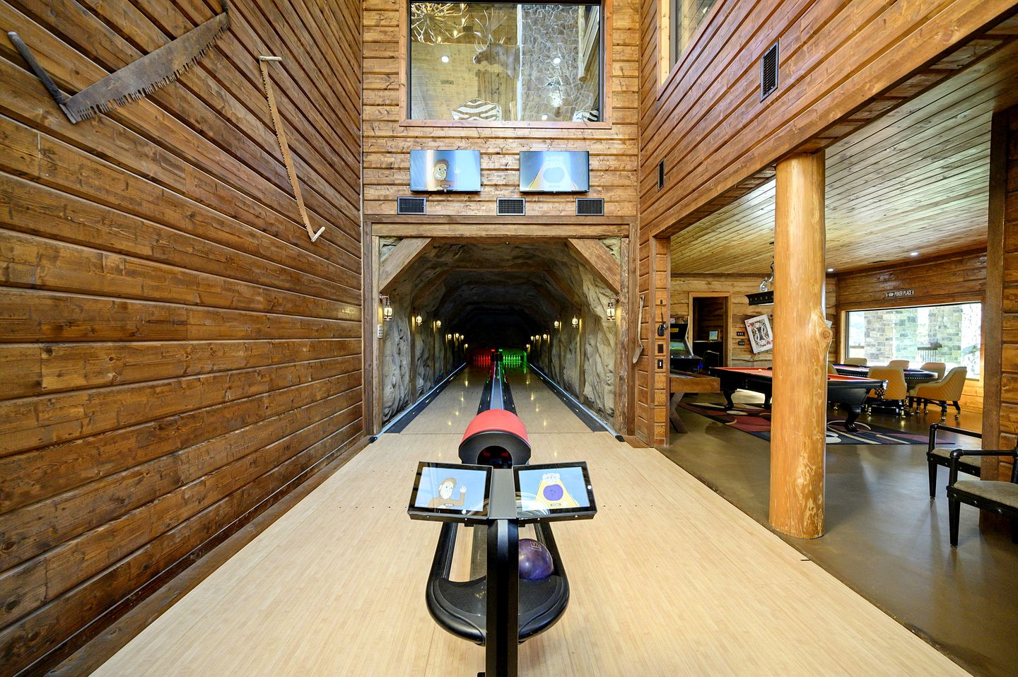 Outstanding Cabin up to 50 People with Bowling, Private Cinema and Fantastic Sightd in Broken Bow, Oklahoma