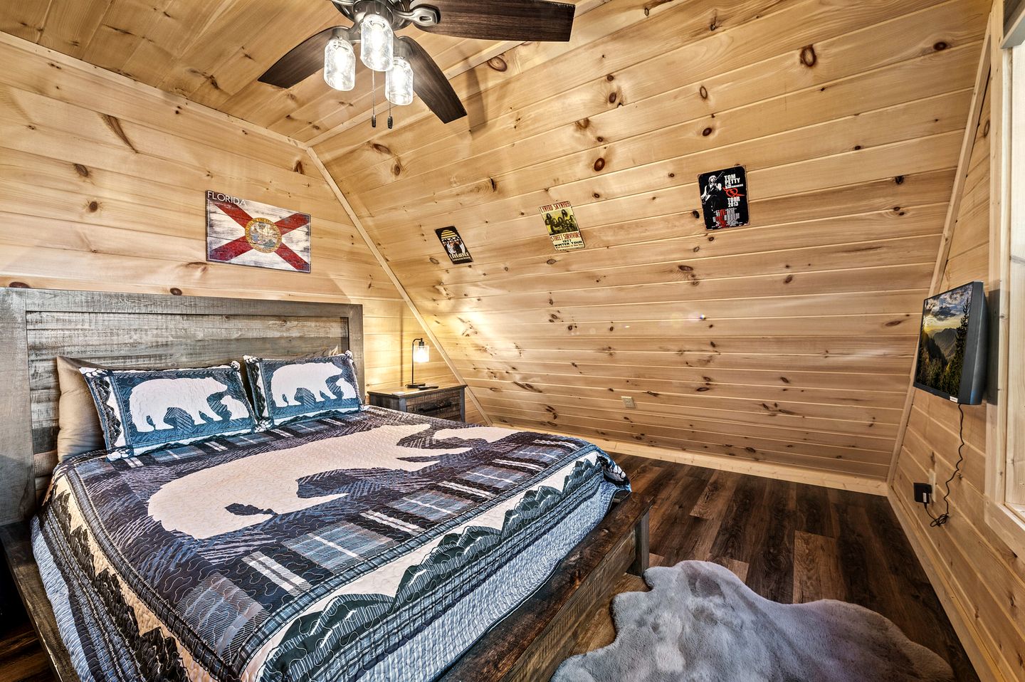 Outstanding Cabin with Air Hockey Table Beautifully Designed in Tennessee