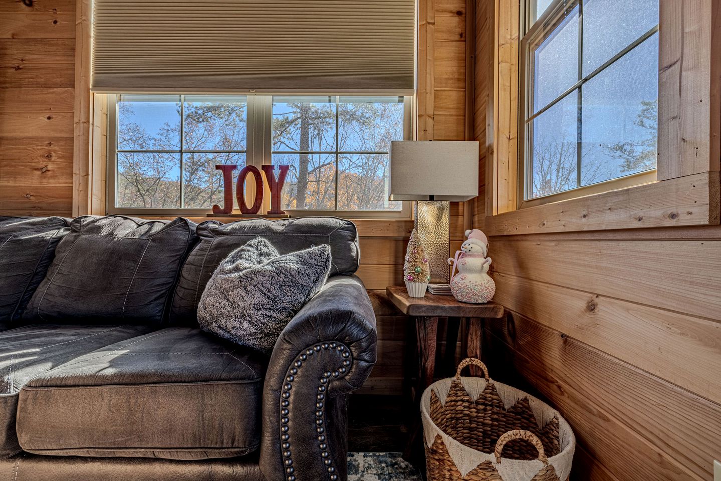 Outstanding Cabin with Air Hockey Table Beautifully Designed in Tennessee