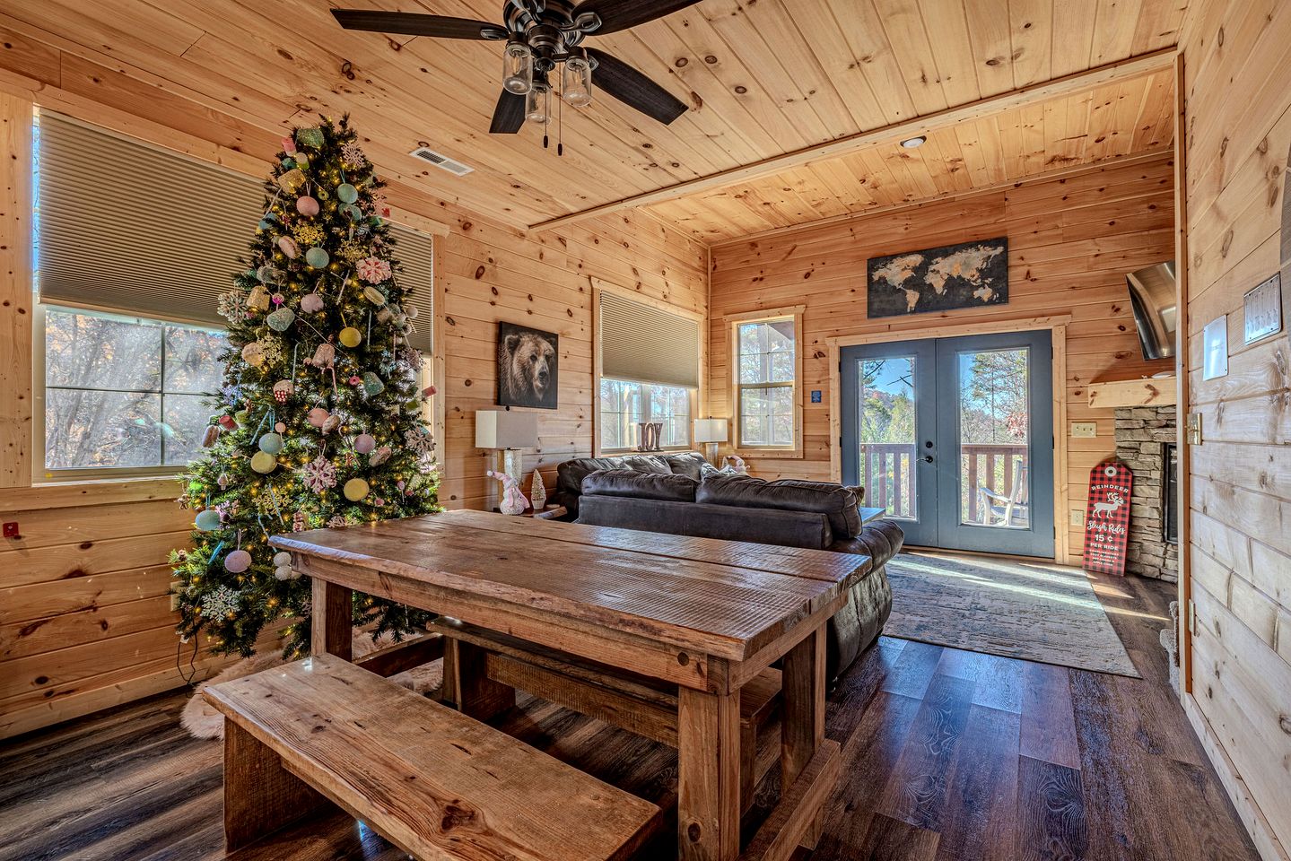 Outstanding Cabin with Air Hockey Table Beautifully Designed in Tennessee