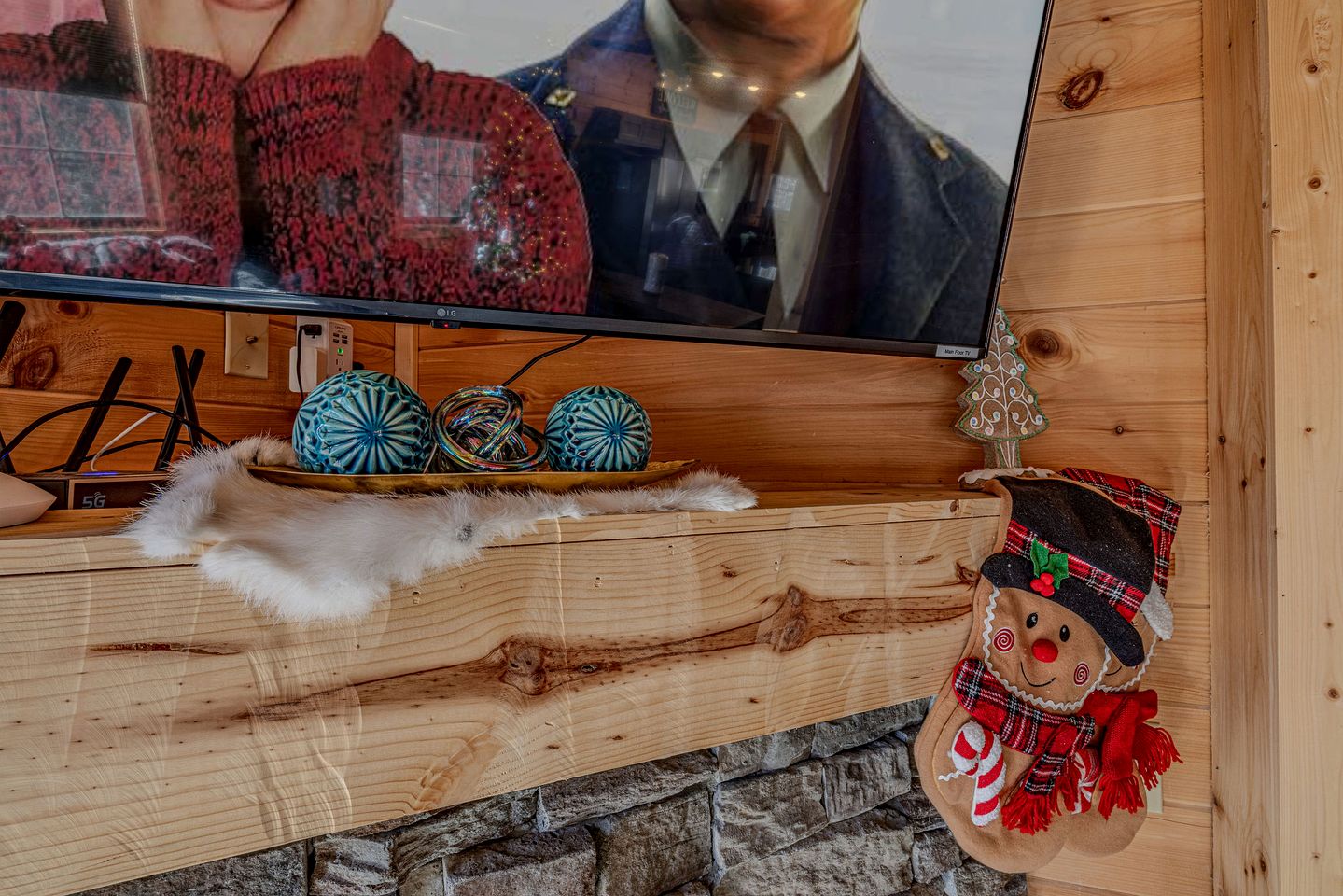 Outstanding Cabin with Air Hockey Table Beautifully Designed in Tennessee