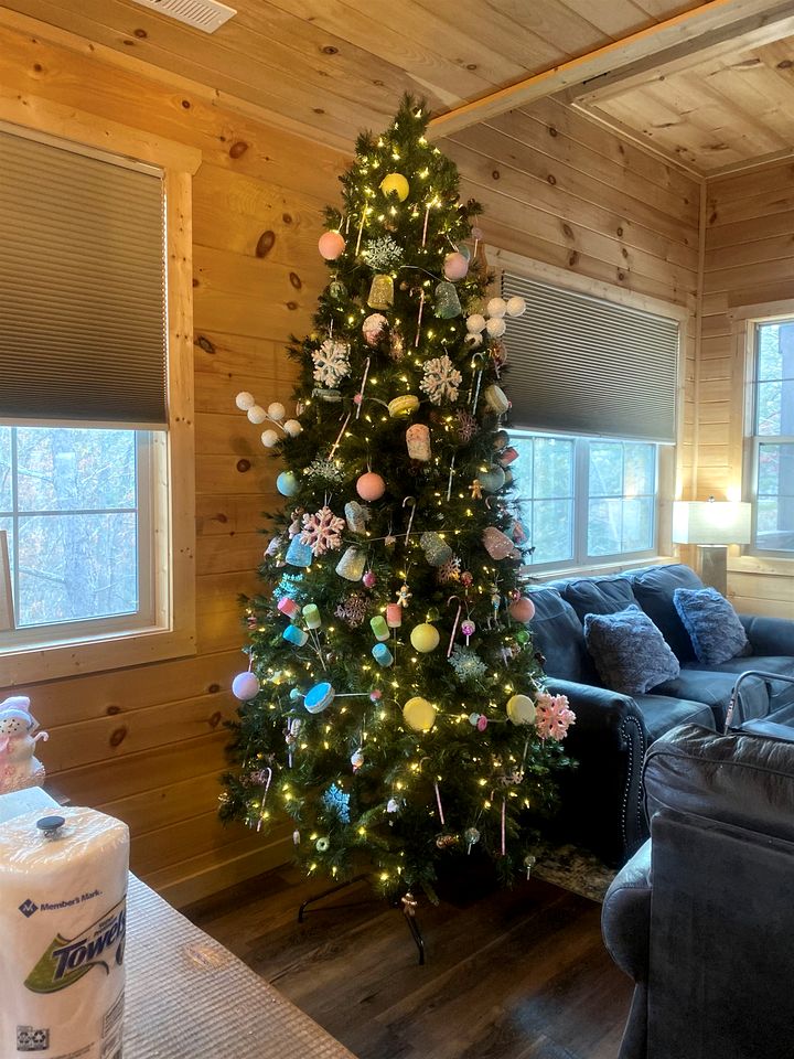 Outstanding Cabin with Air Hockey Table Beautifully Designed in Tennessee