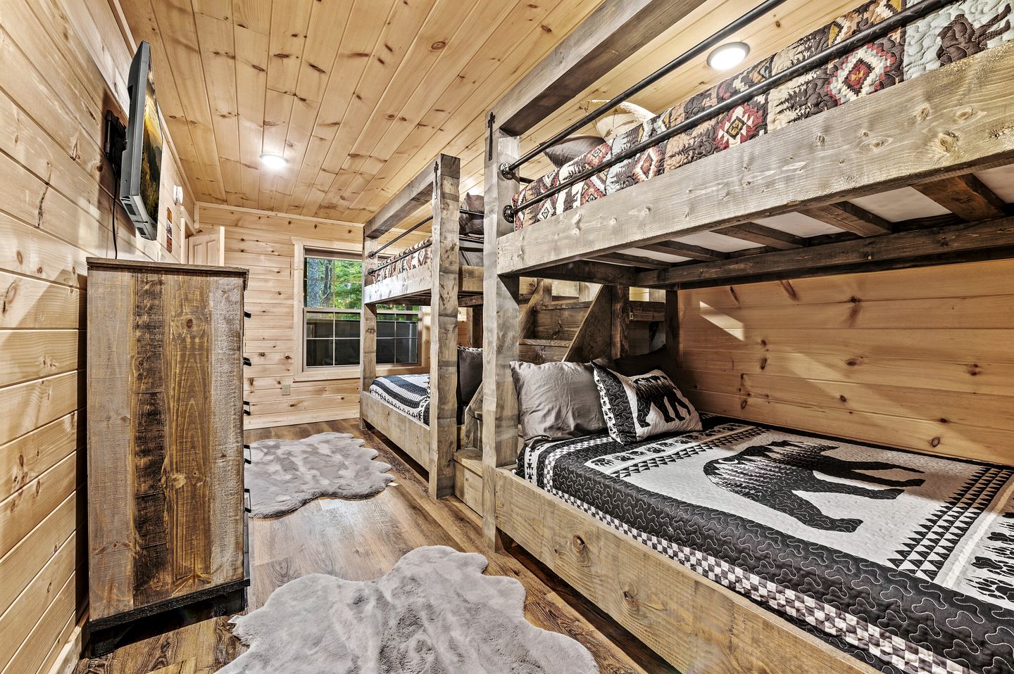 Outstanding Cabin with Air Hockey Table Beautifully Designed in Tennessee
