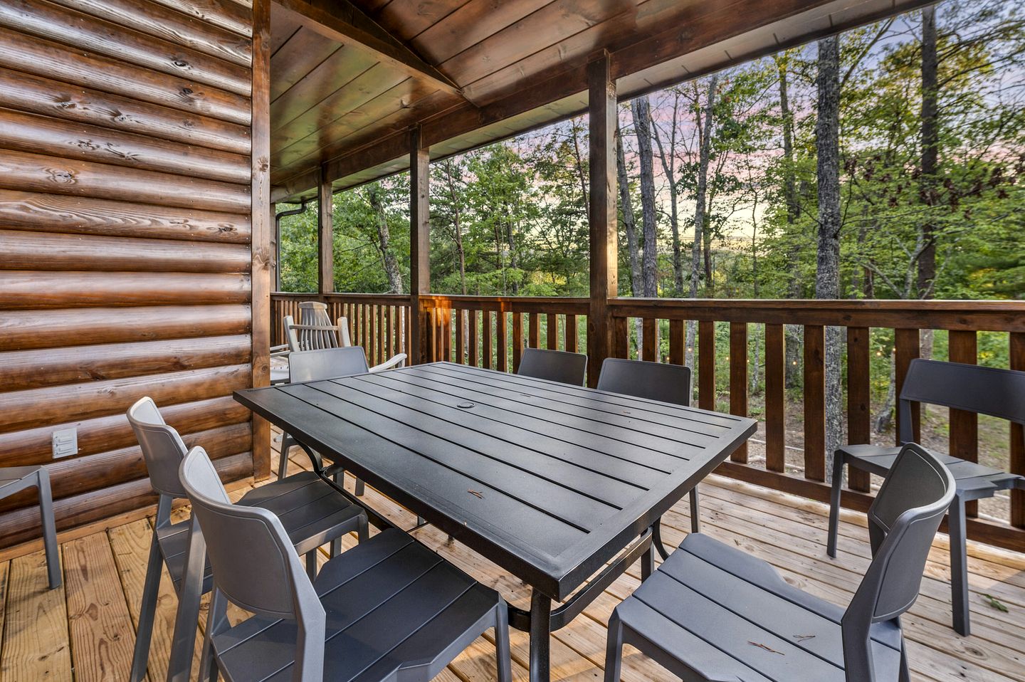 Outstanding Cabin with Air Hockey Table Beautifully Designed in Tennessee