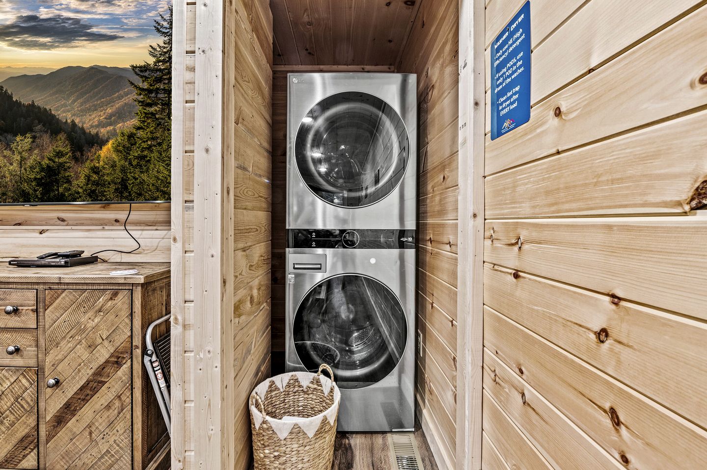 Outstanding Cabin with Air Hockey Table Beautifully Designed in Tennessee