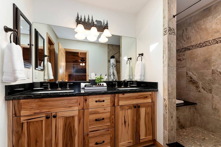 Cabins (United States of America, Big Bear Lake, California)