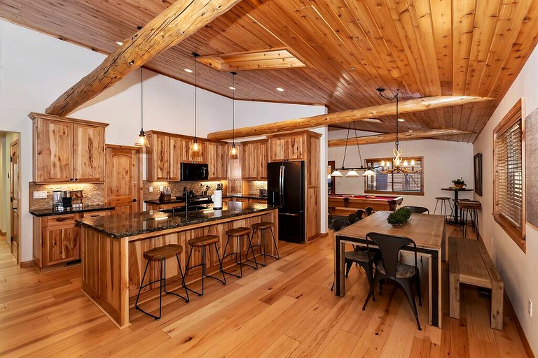 Cabins (United States of America, Big Bear Lake, California)