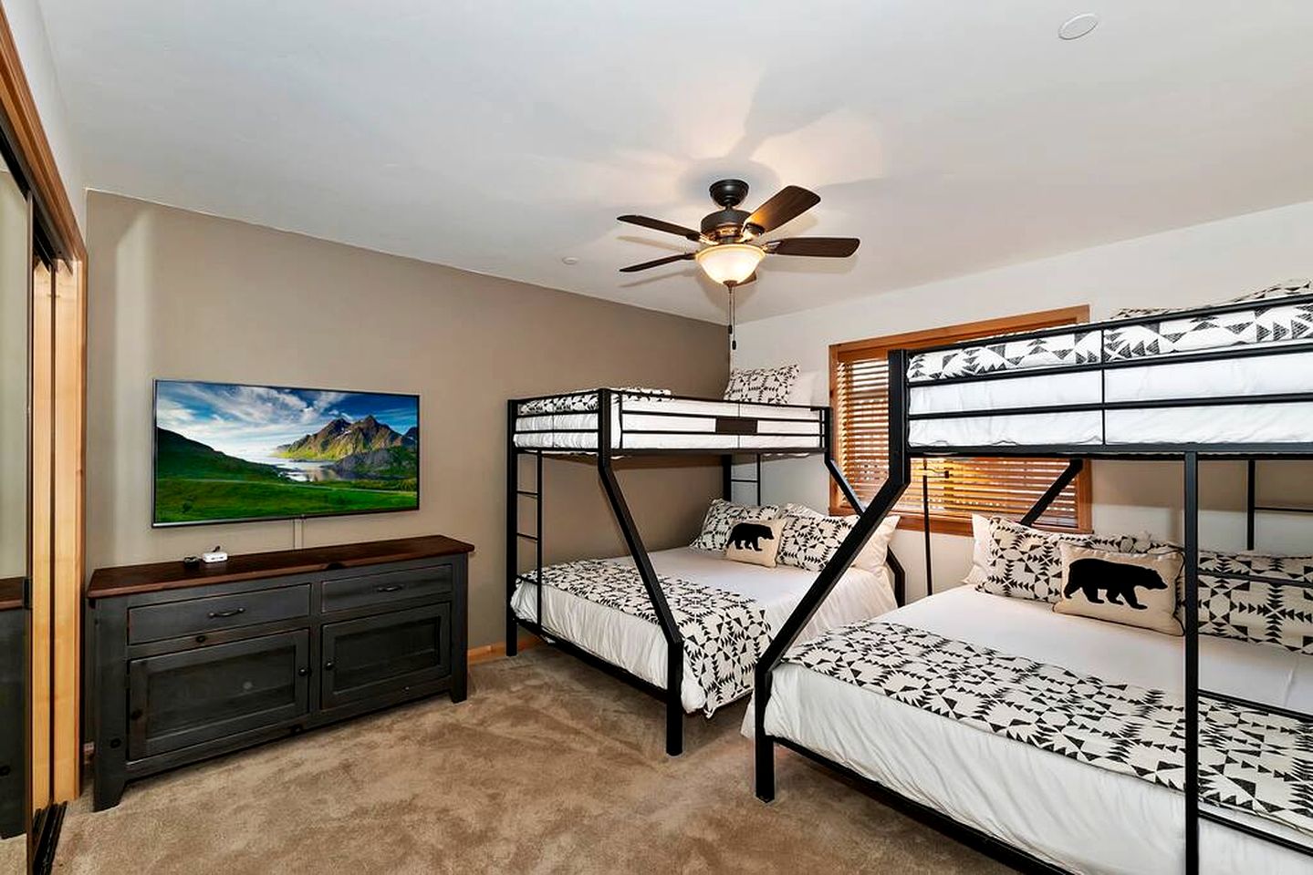 Outstanding Cabin with Game Room and Impressive Outdoor Area in Big Bear Lake, California