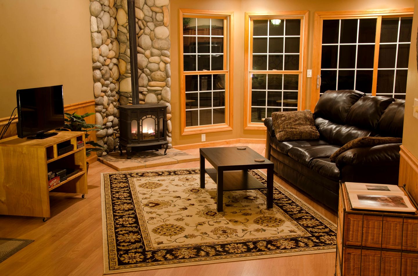 Outstanding Cabin with Hot-tub in Carbondale, Illinois