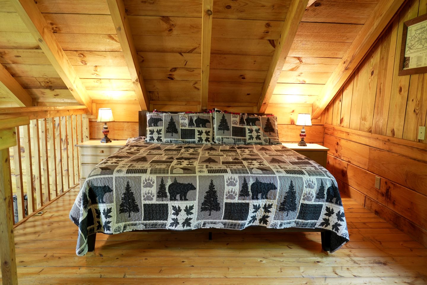 Outstanding Cabin with Hot-tub and Great Forest Views in Sevierville, Tennessee