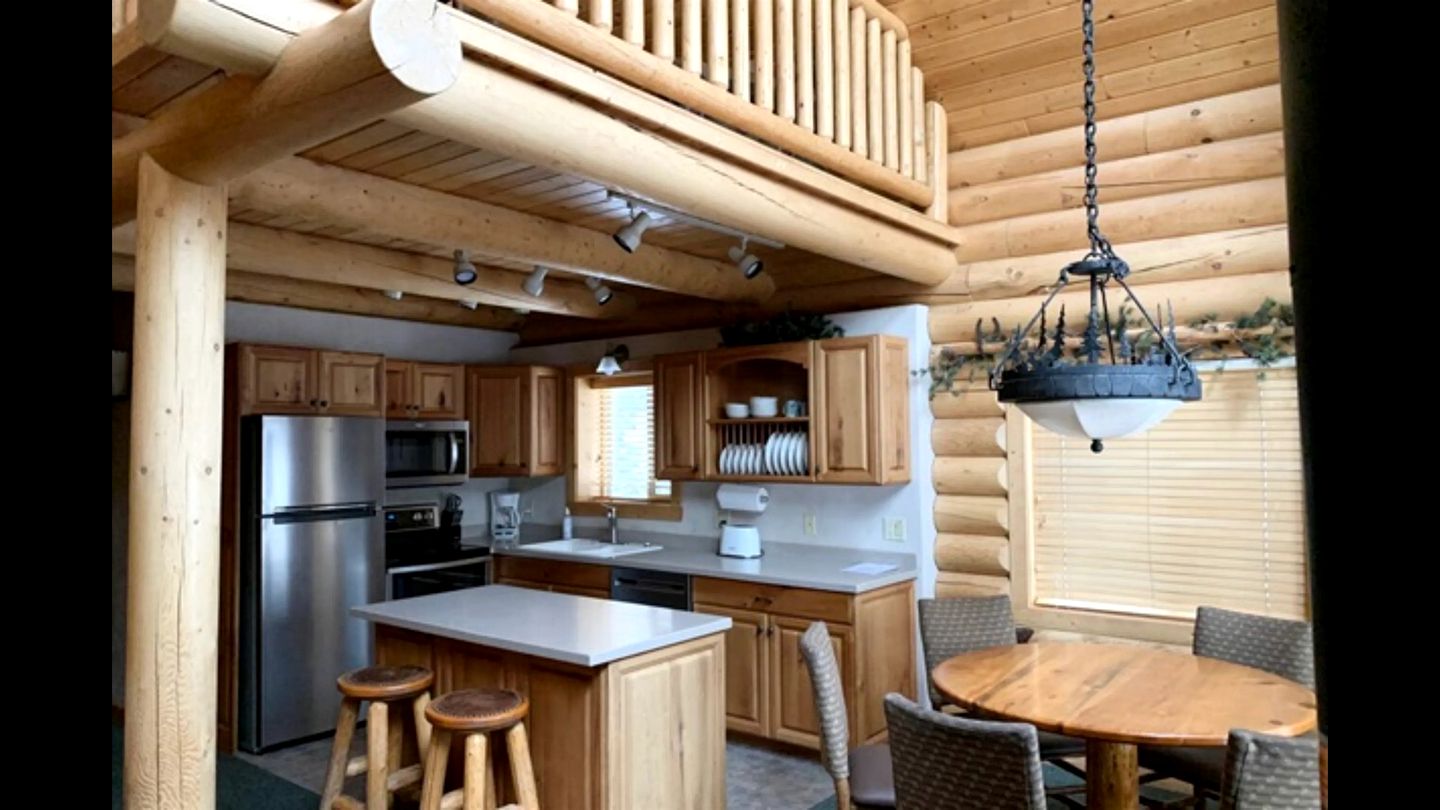 Outstanding Cabin with Hot-tub in Island Park, Idaho