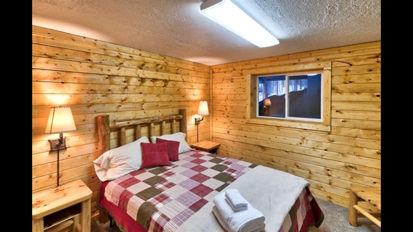 Outstanding Cabin with Hot-tub in Island Park, Idaho
