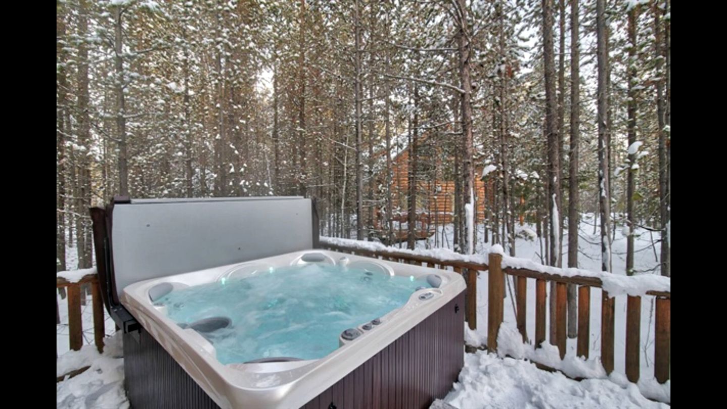 Outstanding Cabin with Hot-tub in Island Park, Idaho