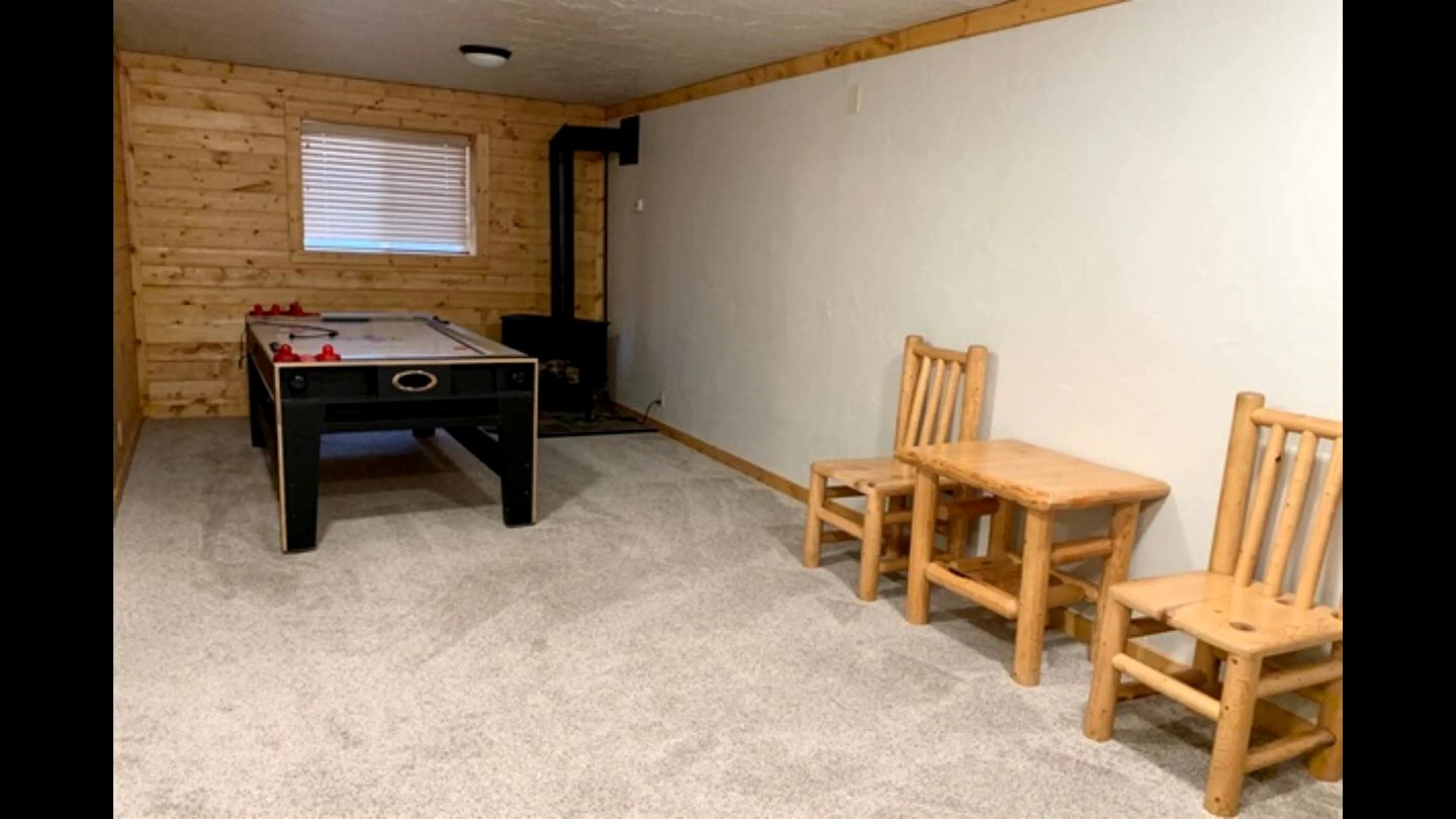 Outstanding Cabin with Hot-tub in Island Park, Idaho