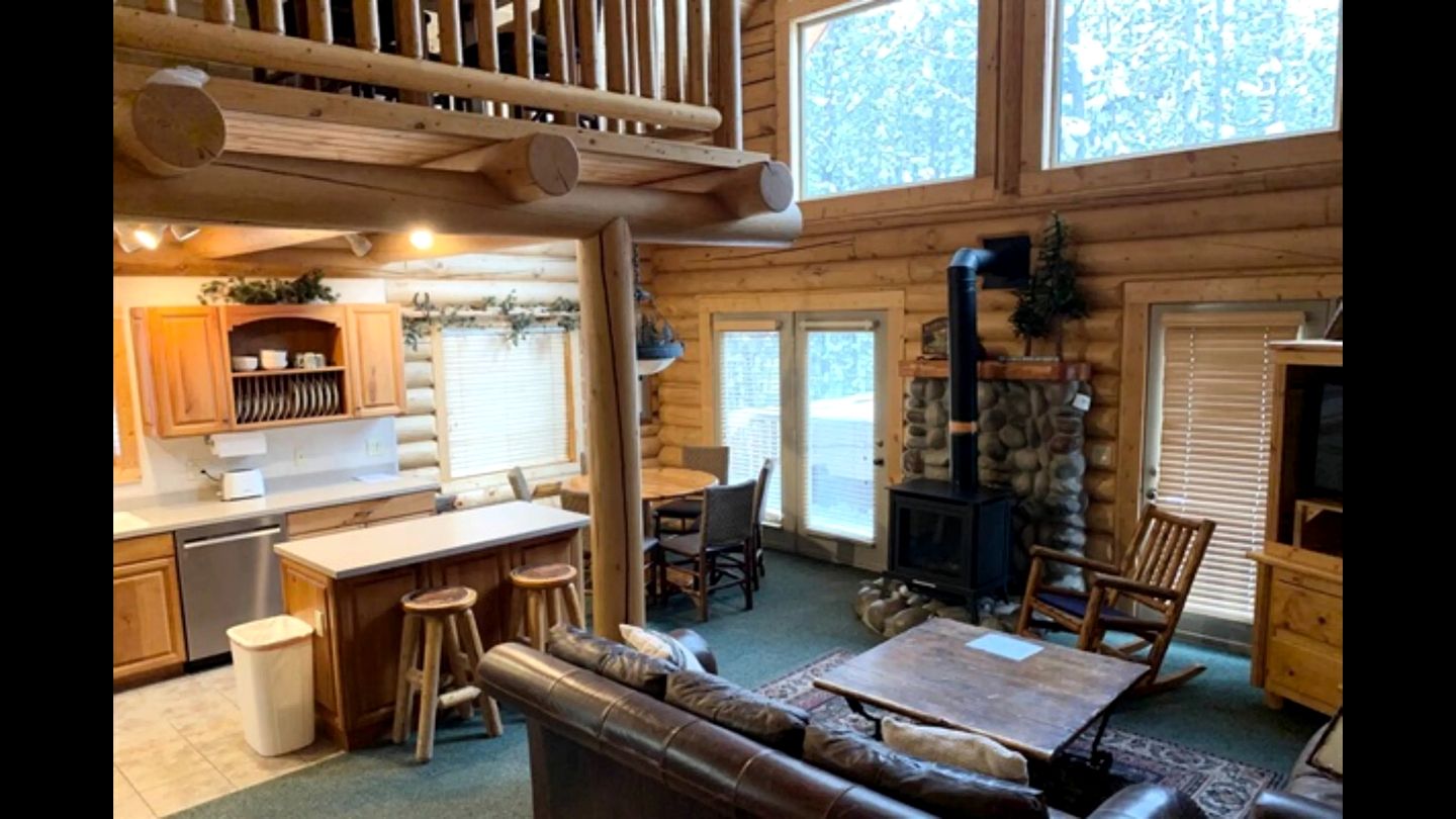 Outstanding Cabin with Hot-tub in Island Park, Idaho