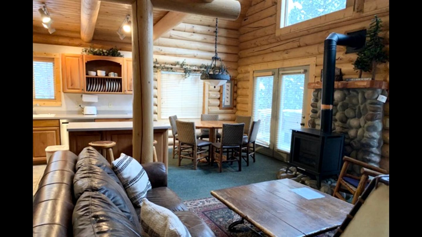 Outstanding Cabin with Hot-tub in Island Park, Idaho