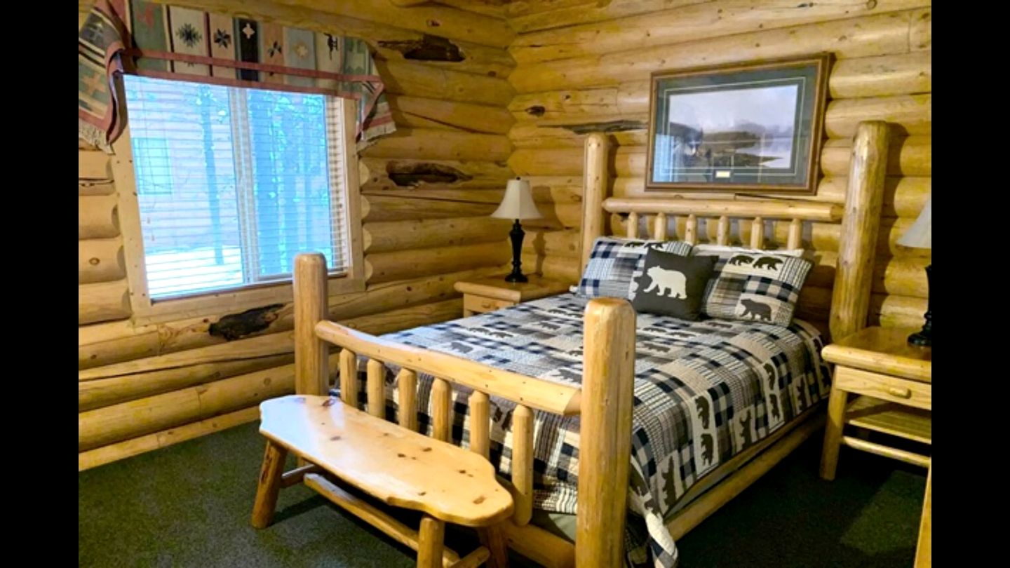 Outstanding Cabin with Hot-tub in Island Park, Idaho