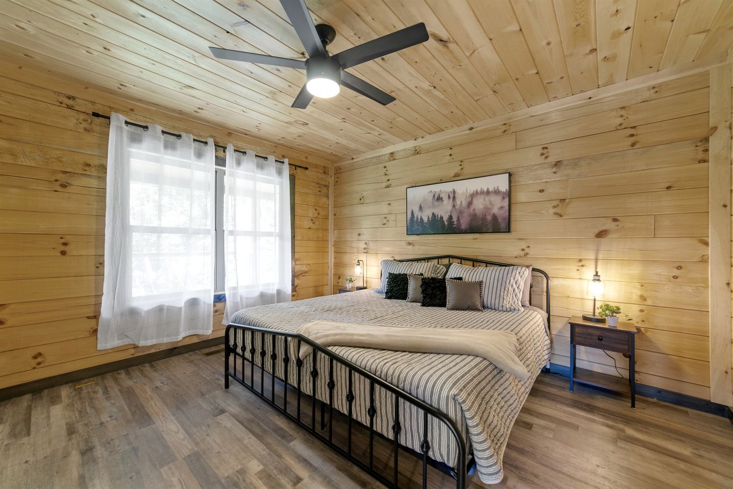 Outstanding Cabin with Interior Pool in Sevierville, Tennessee