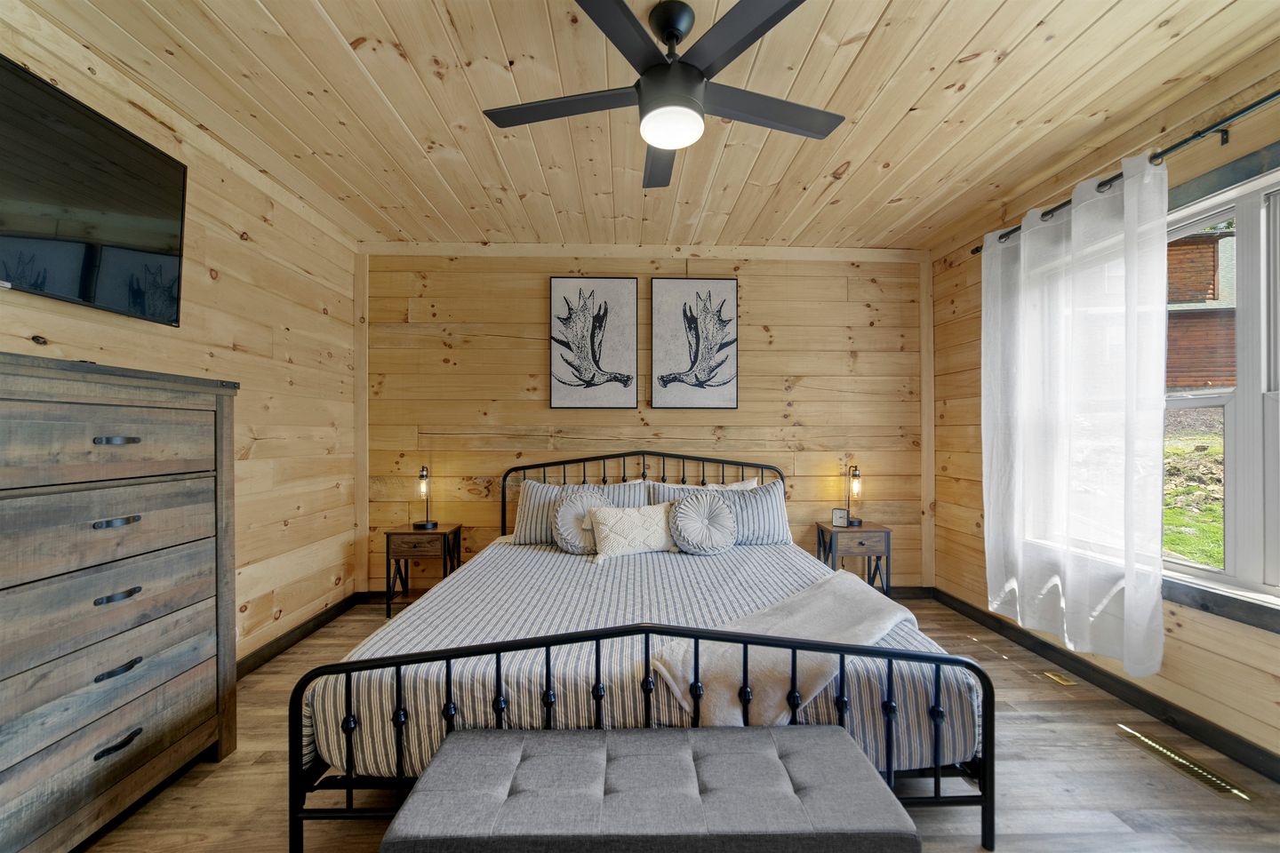 Outstanding Cabin with Interior Pool in Sevierville, Tennessee