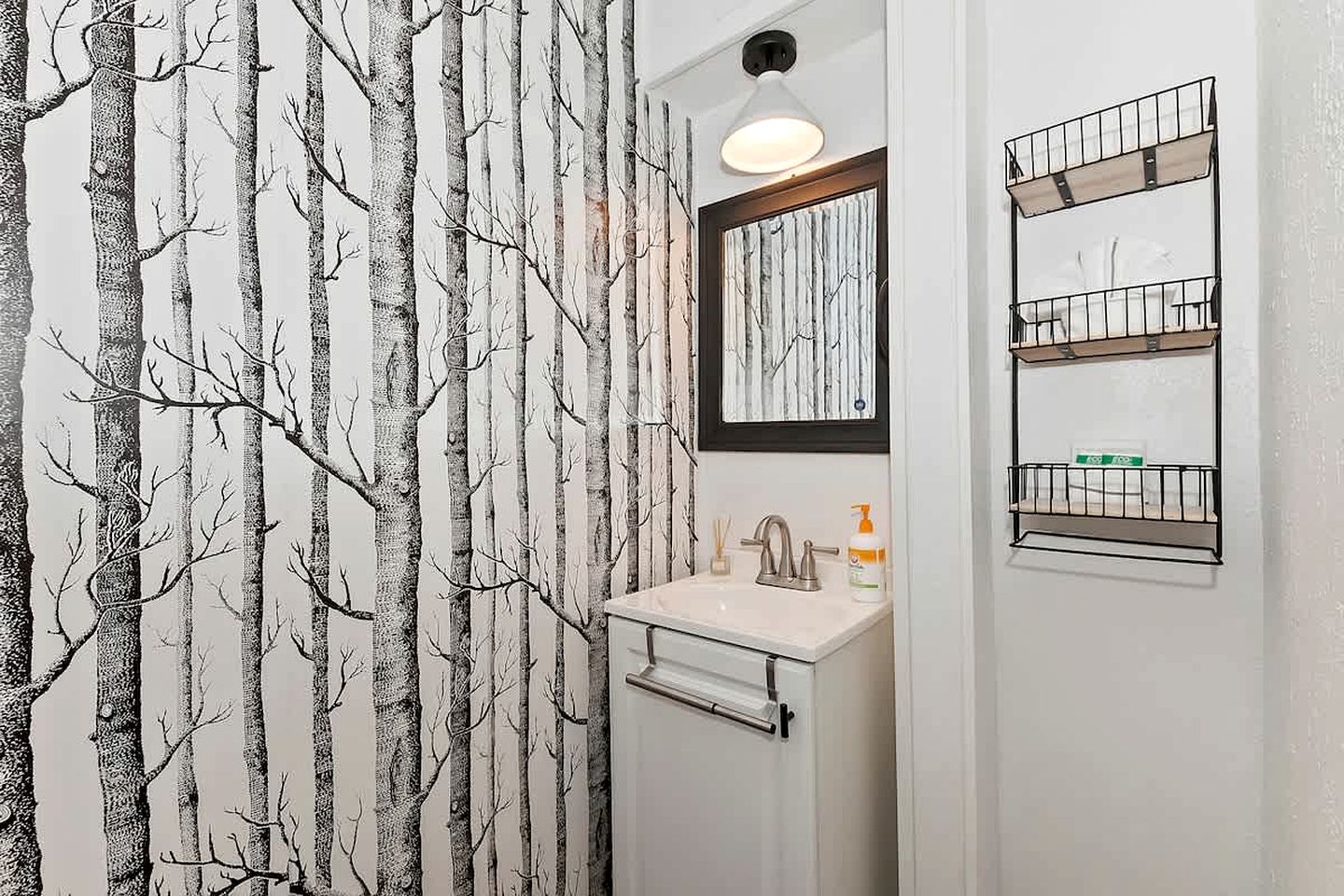 Outstanding Cabin Nestled Amidst Trees and Barbecue Provided in Big Bear Lake, California