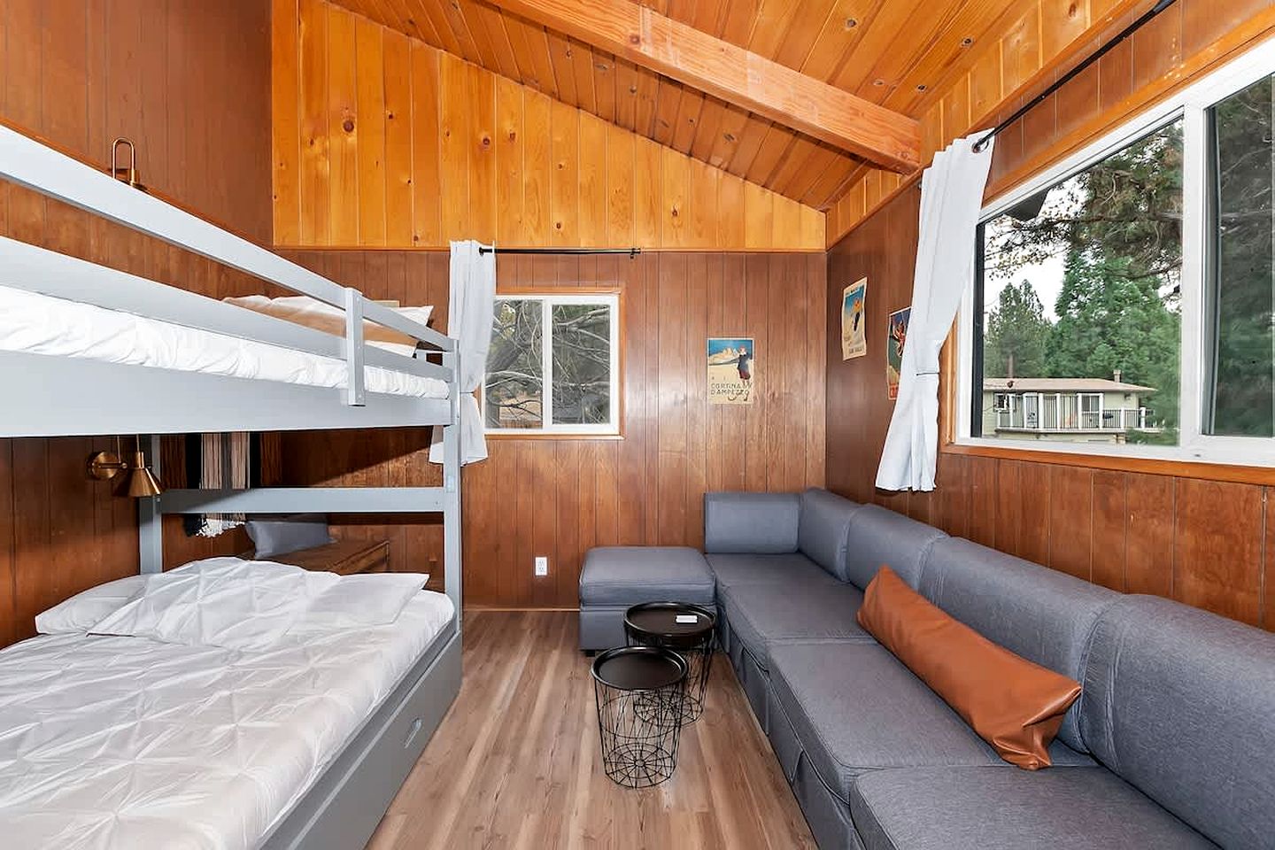 Outstanding Cabin Nestled Amidst Trees and Barbecue Provided in Big Bear Lake, California