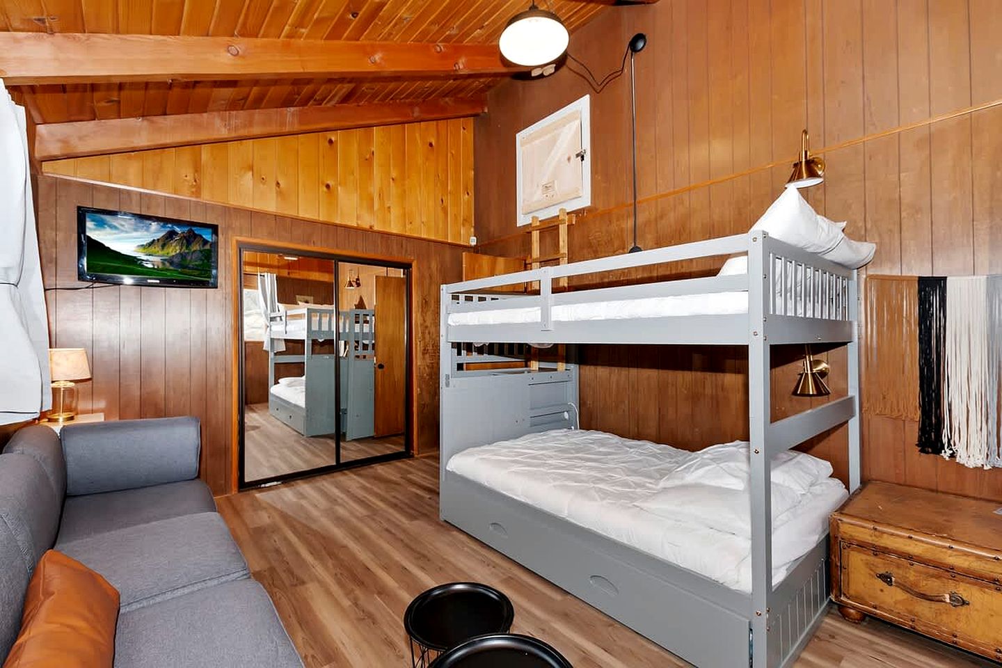 Outstanding Cabin Nestled Amidst Trees and Barbecue Provided in Big Bear Lake, California