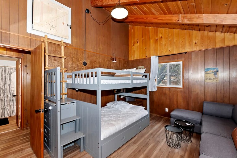 Cabins (United States of America, Big Bear Lake, California)