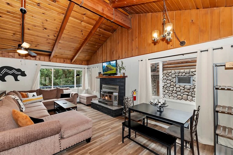 Cabins (United States of America, Big Bear Lake, California)