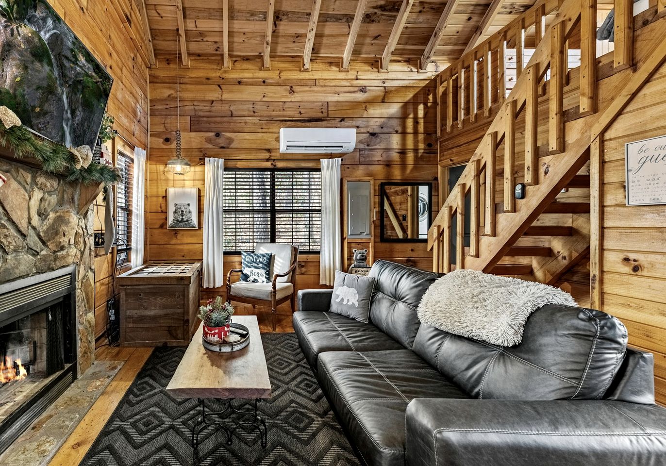 Outstanding Cabin Nestled Amidst Trees and Hot-tub Provided in Blue Ridge, Georgia
