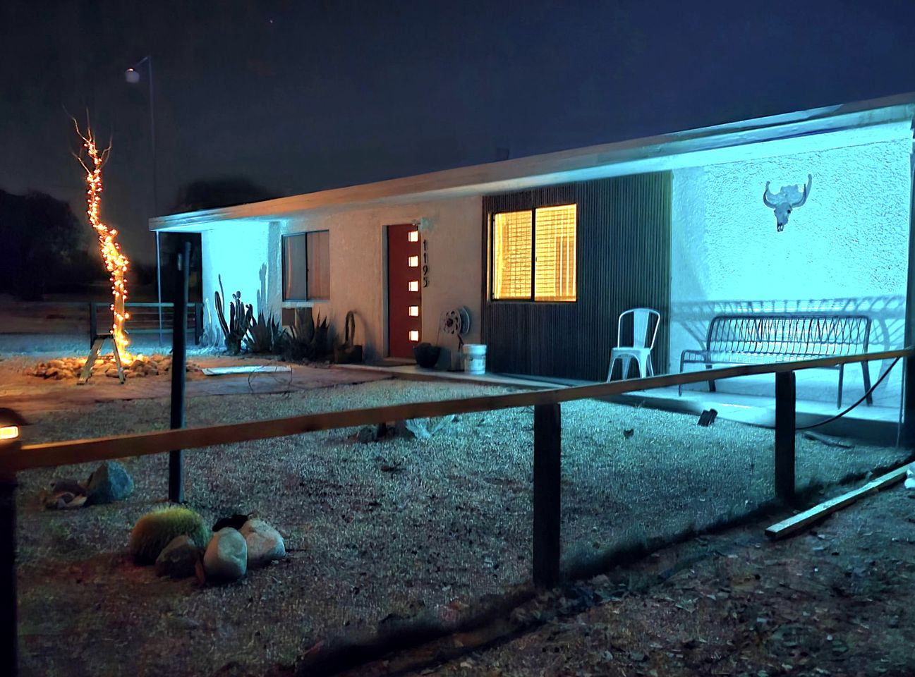 Outstanding Desert Cabin with Hot-Tub and Incredible Stargazing in California