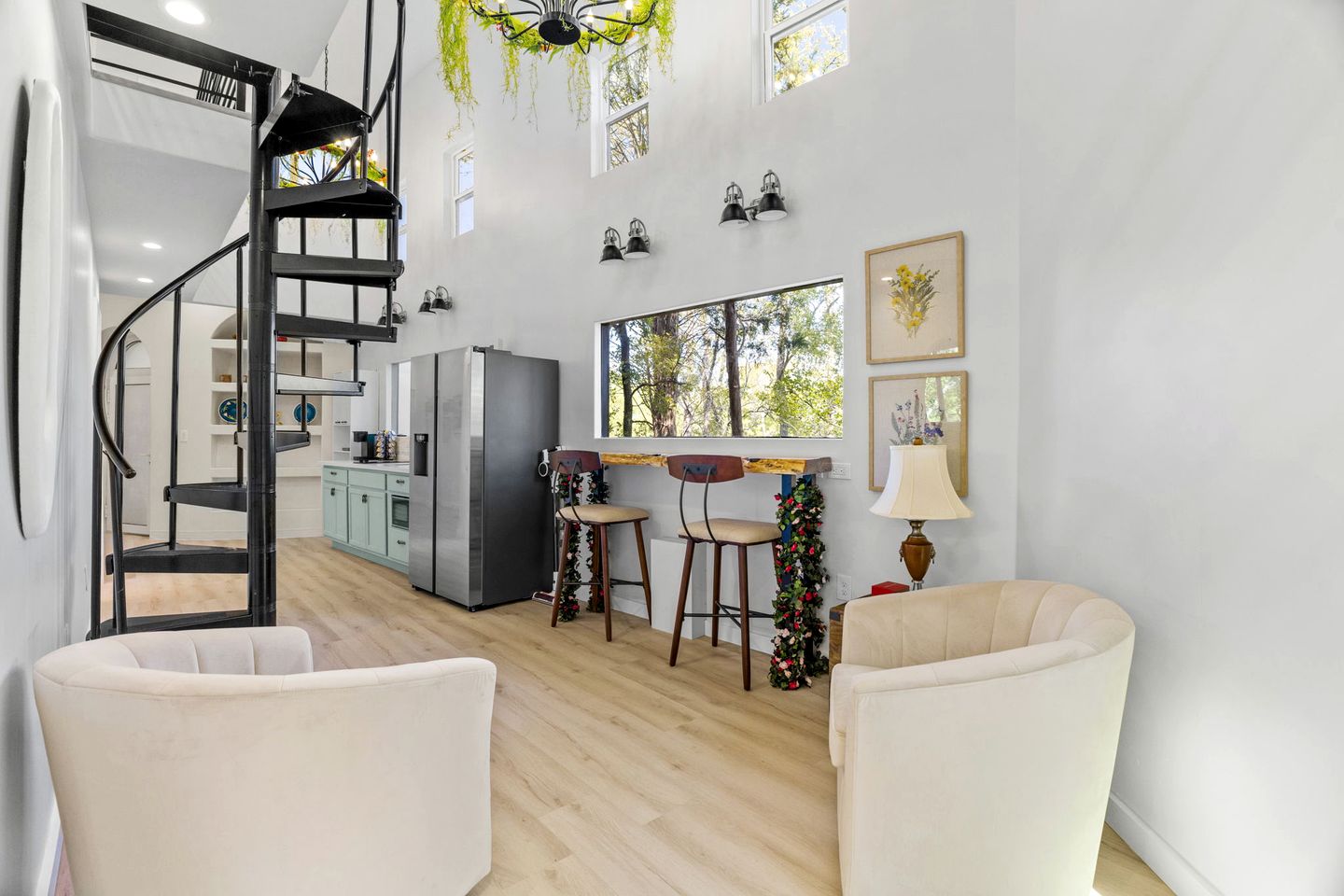 Outstanding Luxurious Dome with Mini Golf, Outdoor Bath, Sauna and Lake Views in Elgin, Texas