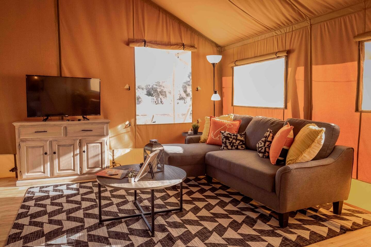 Outstanding Safari Tent with Jacuzzi and and Beautiful Outdoor and Indoor Living in Florida