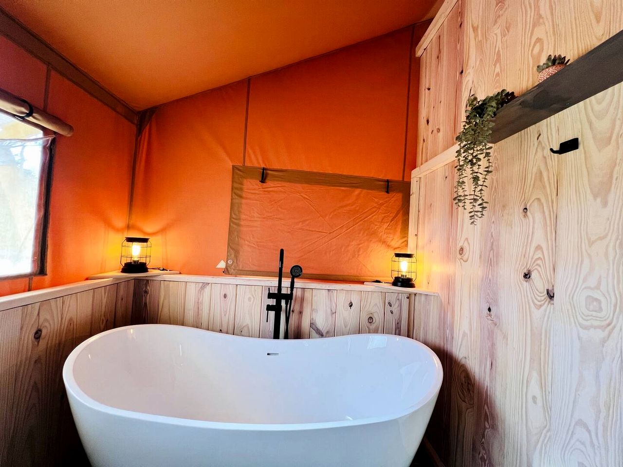 Outstanding Safari Tent with Jacuzzi and and Beautiful Outdoor and Indoor Living in Florida