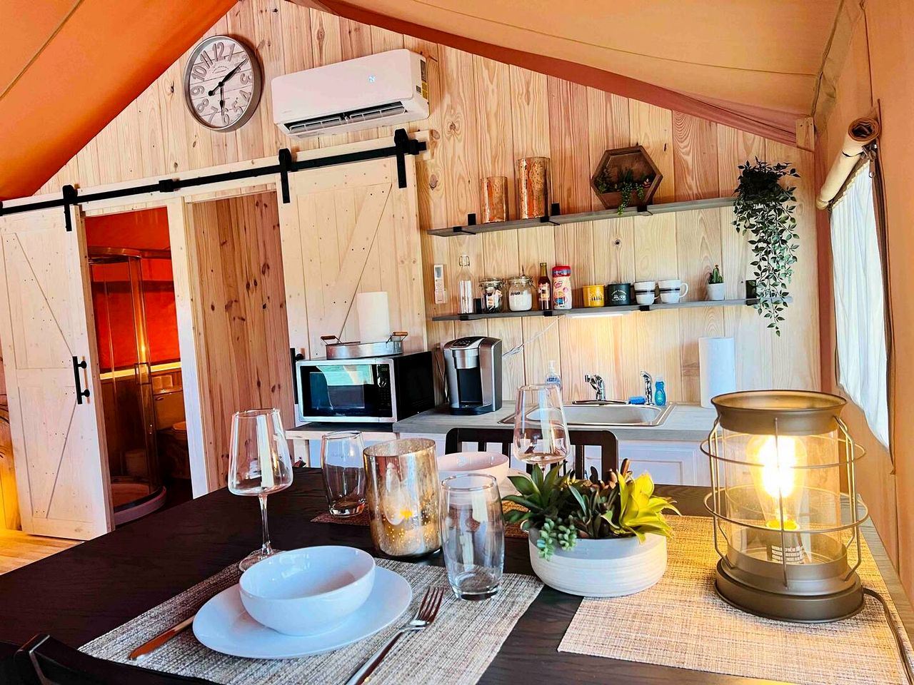 Outstanding Safari Tent with Jacuzzi and and Beautiful Outdoor and Indoor Living in Florida