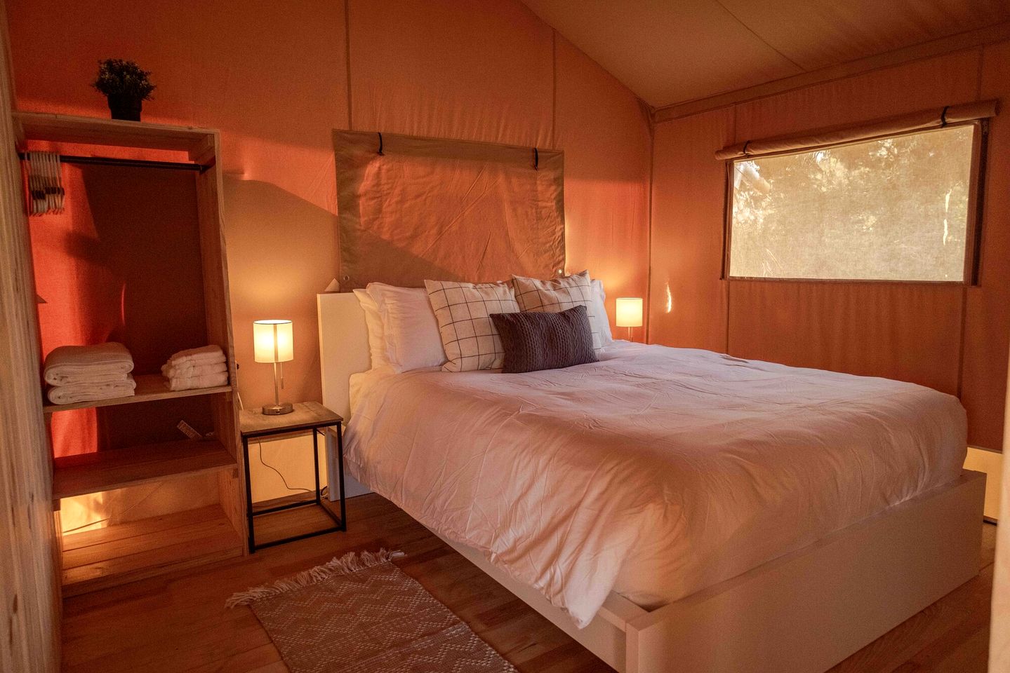 Outstanding Safari Tent with Jacuzzi and and Beautiful Outdoor and Indoor Living in Florida