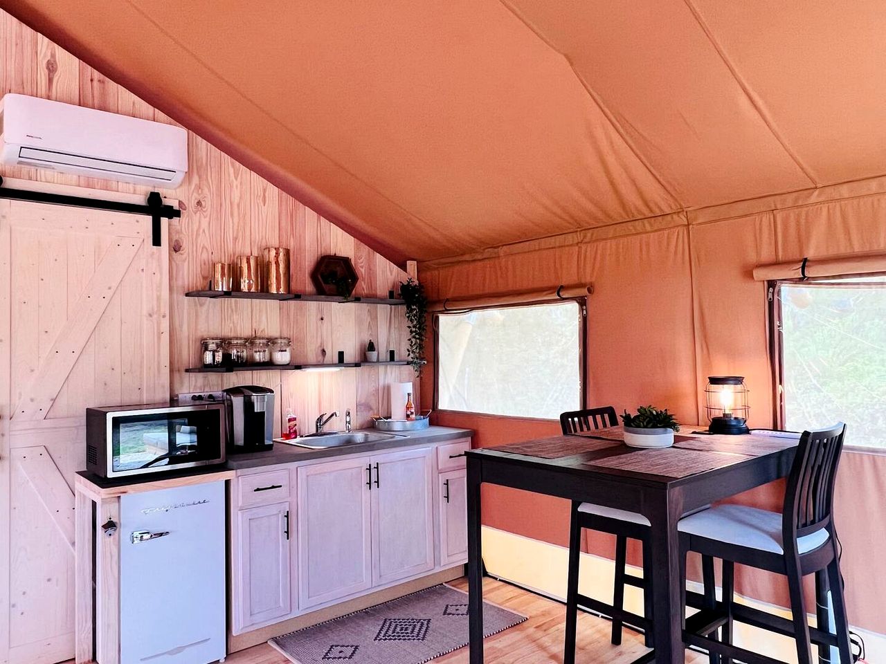Outstanding Safari Tent with Jacuzzi and and Beautiful Outdoor and Indoor Living in Florida