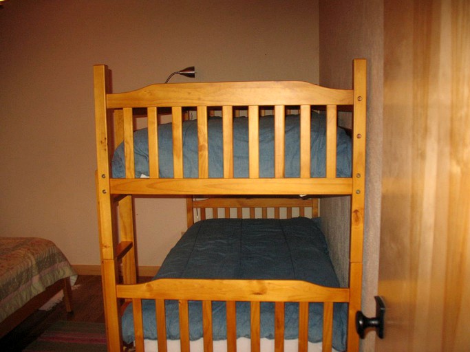 Pinecrest Lake cabin rental's bunk bed room on display