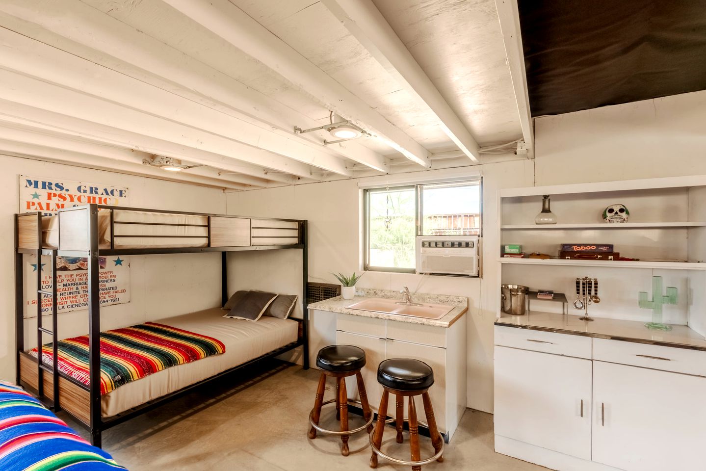 Elegant Vacation Rental with Swimming Pool and Barbecue in Joshua Tree, California