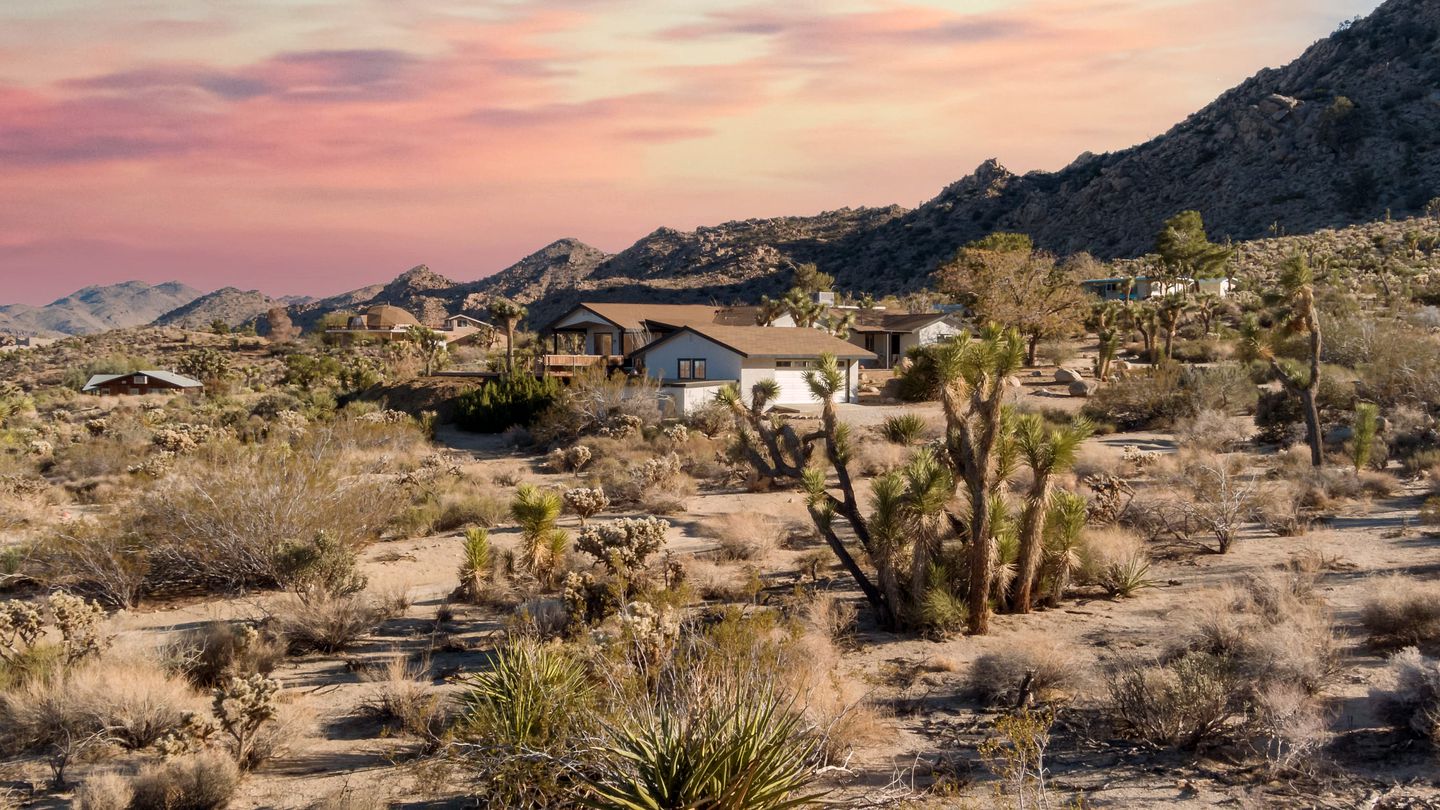 Elegant Vacation Rental with Swimming Pool and Barbecue in Joshua Tree, California