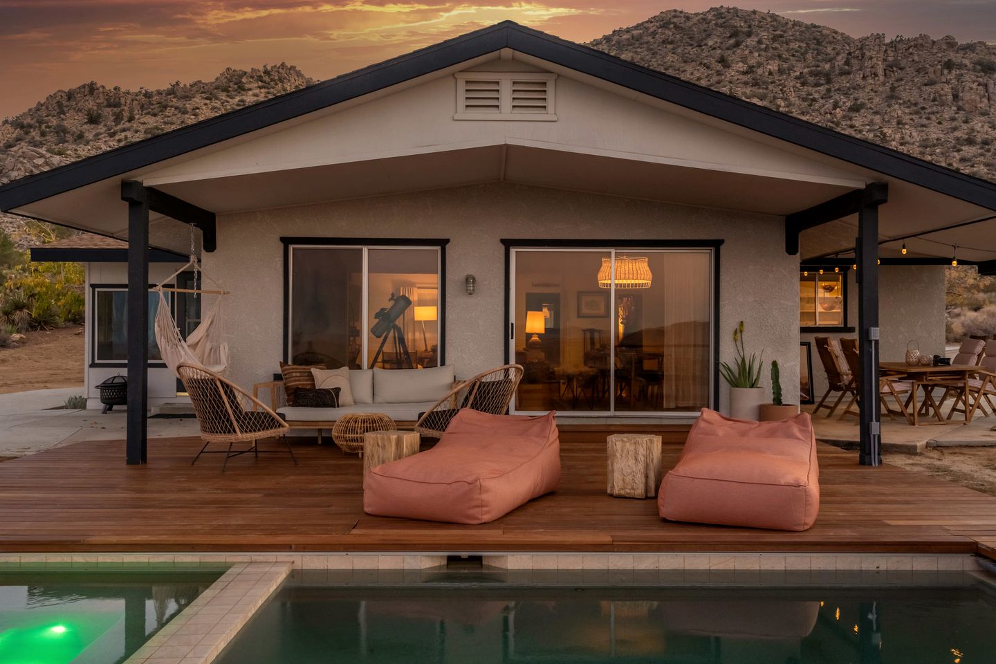 Elegant Vacation Rental with Swimming Pool and Barbecue in Joshua Tree, California