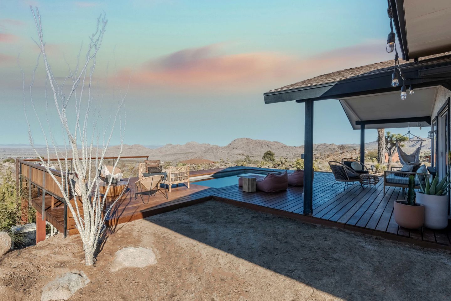 Elegant Vacation Rental with Swimming Pool and Barbecue in Joshua Tree, California